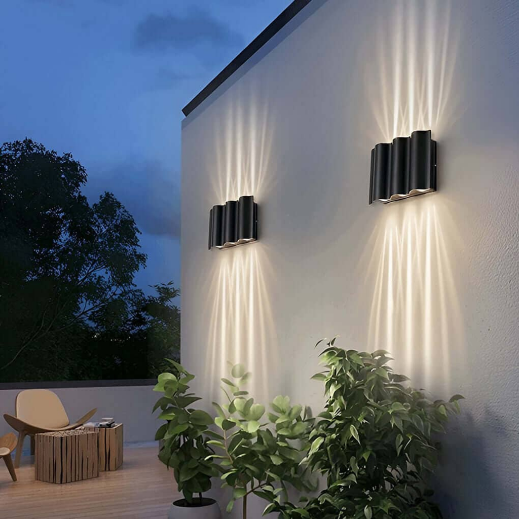 Applique murale extérieure en aluminium – LED – ONDINE — Applique Murale Extérieure LED Ondulée