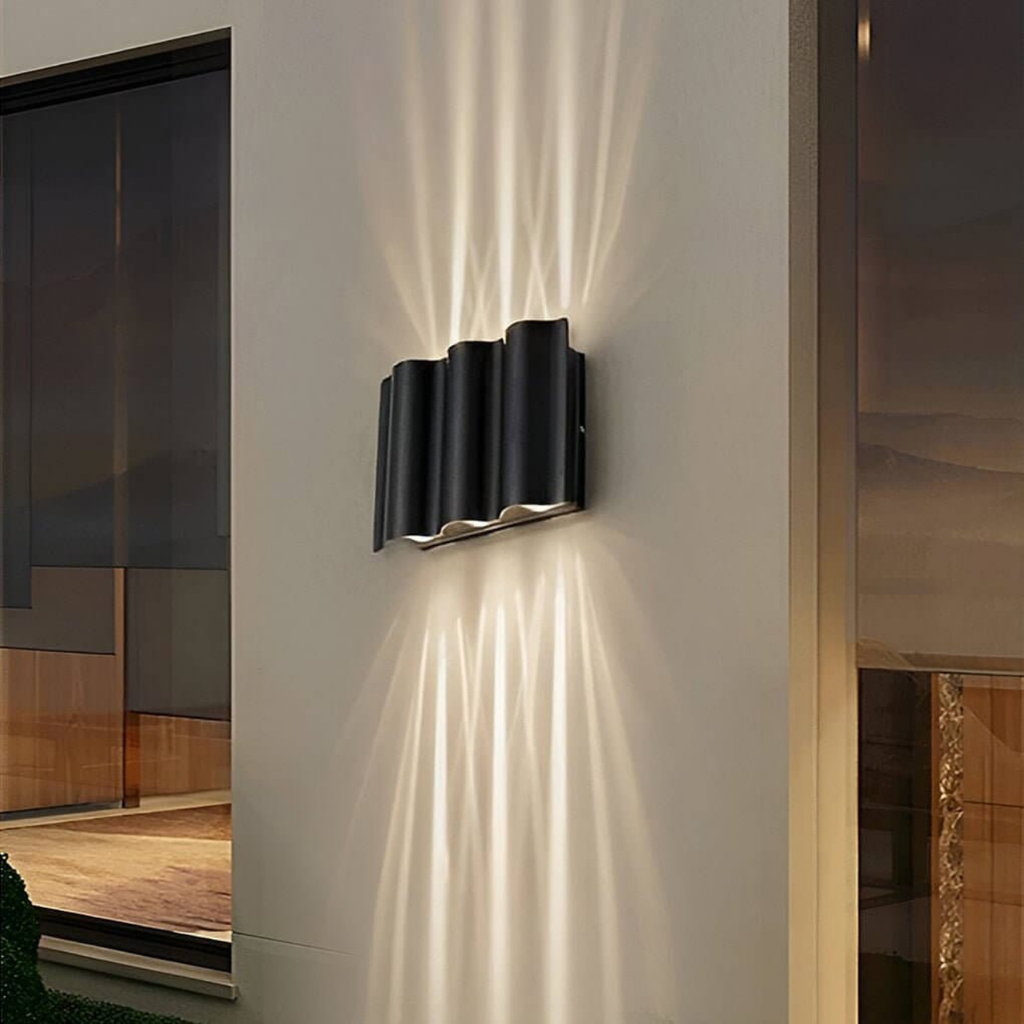 Applique murale extérieure en aluminium – LED – ONDINE — Applique Murale Extérieure LED Ondulée